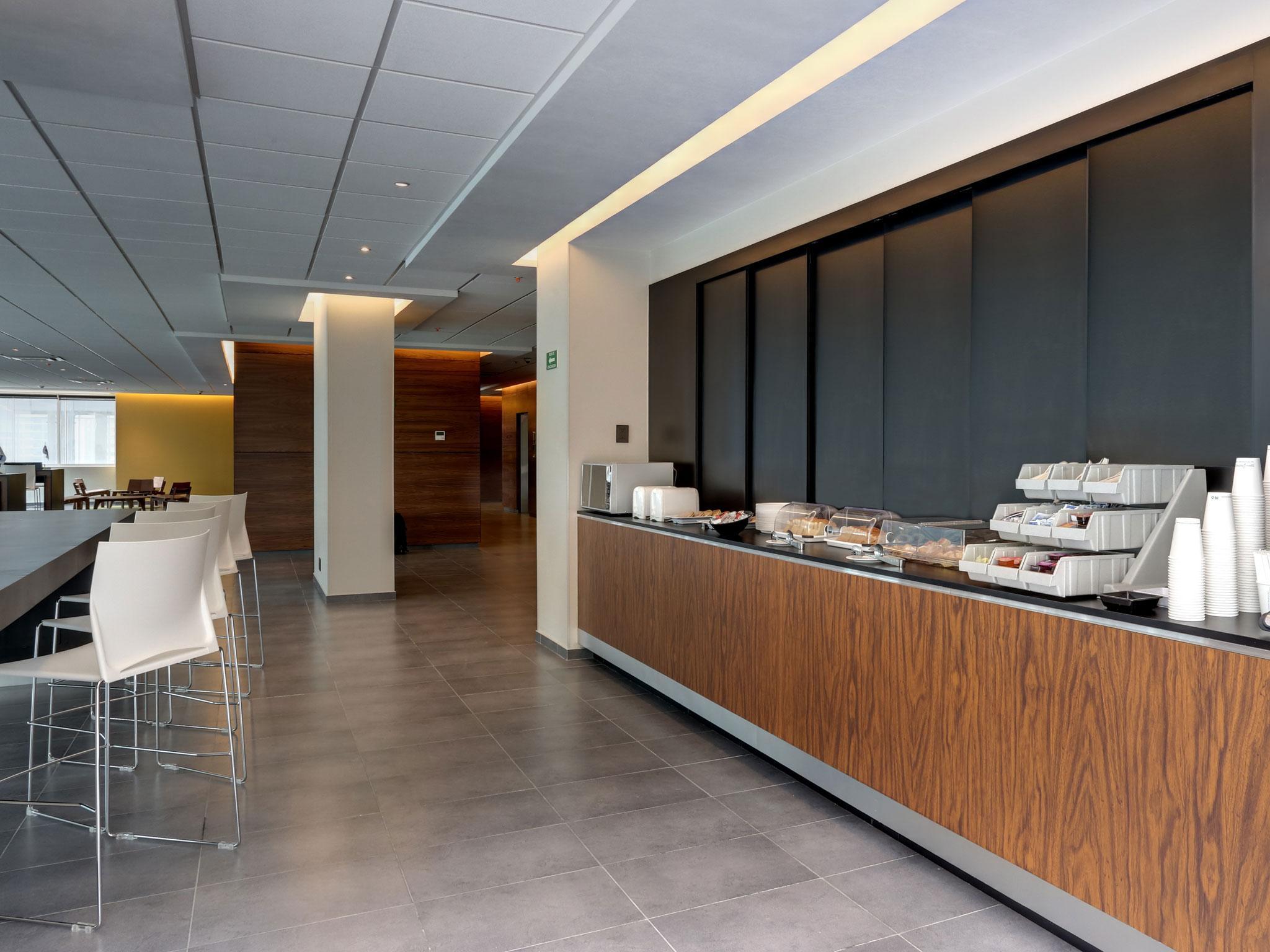 City Express Plus By Marriott Ciudad De Mexico Santa Fe Bagian luar foto